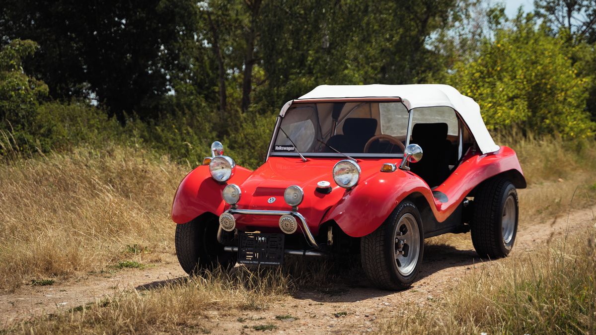 Nejvtipnější auto světa? Plážová bugina je možná příšerně pomalá, ale na písku to nikomu nevadí